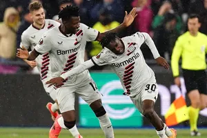 Jeremie Frimpong ghi bàn gỡ hòa trước West Ham