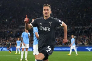 Arkadiusz Milik ghi bàn giúp Juve vào chung kết