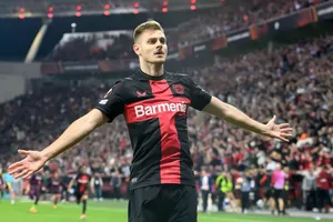 Josip Stanisic im lặng trước việc trở lại Bayern Munich