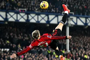 Cú đá xe đạp chổng ngược của Garnacho thắng giải Bàn thắng đẹp nhất Premier League 2023-2024