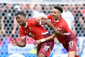 Các cầu thủ Thụy Sĩ ăn mừng bàn thắng