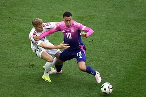 Jamal Musiala (phải) ghi bàn trận thứ 2 liên tiếp cho tuyển Đức