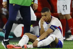 Kylian Mbappe vắng mặt vì vỡ mũi