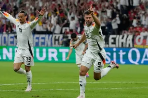 Tuyển Đức vất vả cầm hòa Thụy Sĩ ở phút cộng thêm