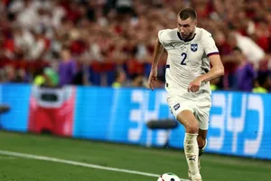 Strahinja Pavlovic trên đường tới AC Milan