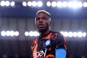 Victor Osimhen muốn rời Napoli phải cắt giảm nửa lương