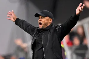 HLV Vincent Kompany cần cải thiện khâu phòng ngự