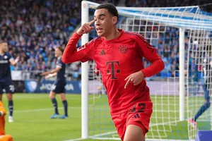 Jamal Musiala ghi bàn bằng đầu, đưa tỷ số lên 2-0 cho Bayern