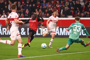 Victor Boniface (giữa) bỏ lỡ nhiều cơ hội