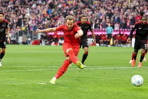 Harry Kane ghi bàn trên chấm 11m