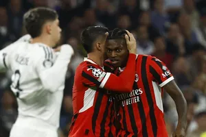 Alvaro Morata chia sẻ niềm vui ghi bàn cùng Rafael Leao