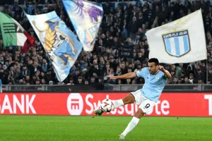 Pedro ghi bàn ở phút bù giờ trước Porto