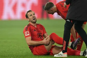 Harry Kane chấn thương làm HLV Vincent Kompany lo lắng