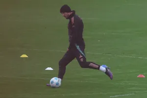 Harry Kane tập luyện với bóng để chuẩn bị trở lại ở trận gặp Leipzig