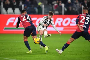 Francisco Conceicao (giữa) ghi bàn vào lưới Cagliari