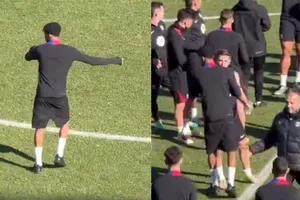 Lamine Yamal xuất hiện trên sân tập Barcelona