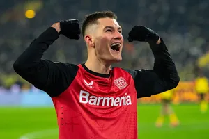 Patrick Schick lập cú đúp giúp Bayer Leverkusen đánh bại chủ nhà Dortmund