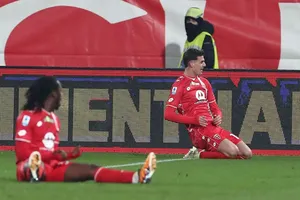 Daniel Maldini (phải) làm hài lòng HLV Luciano Spalletti