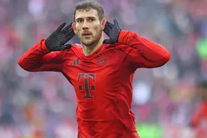 Leon Goretzka ăn mừng cú đúp