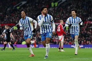 Brighton ăn mừng chiến thắng trên sân Old Trafford