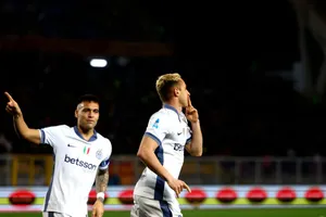 Davide Frattesi (phải) và Lautaro Martinez (trái) ở trận thắng Lecce 4-0