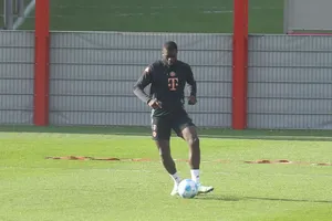 Dayot Upamecano chỉ mới bình phục chấn thương nên phải tập riêng