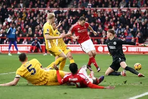 Chris Wood ghi bàn thứ 2 của mình trước Brighton