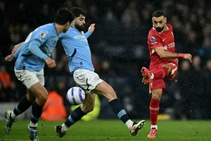 Pha ghi bàn của Mo Salah trong trận thắng kình địch Manchester City