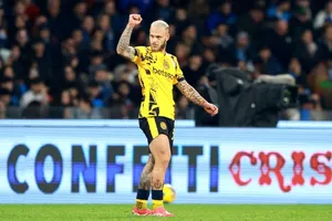 Federico Dimarco đành rời sân sau pha đá phạt thành bàn tuyệt đẹp