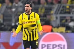 Đội trưởng Emre Can thất vọng sau khi Borussia Dortmund bị gỡ hòa