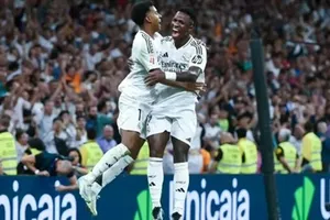 Rodrygo Goes và Vinicius Junior ăn mừng chiến thắng