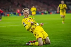 Maximilian Beier ghi bàn quyết định chiến thắng cho Borussia Dortmund