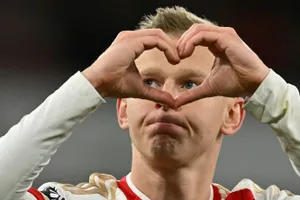 Oleksandr Zinchenko ăn mừng chiếc vé vào tứ kết