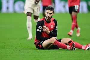 Mario Hermoso nghỉ hết mùa giải vì chấn thương vai