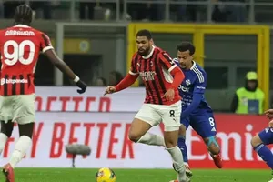 Dele Alli chơi xấu Loftus–Cheek từ phía sau