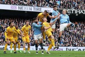 Pha không chiến giữa Masnchester City và Brighton