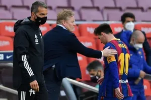 HLV Ronald Koeman và Messi thời còn ở Barcelona