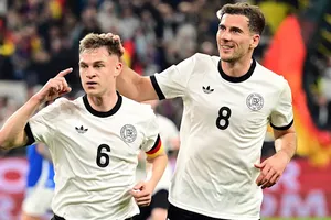 Joshua Kimmich (trái) và Leon Goretzka (phải) nâng tầm tuyển Đức