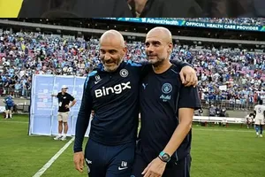Enzo Maresca (Chelsea) và Pep Guardiola (Man City) đã chuẩn bị đội hình sang Mỹ