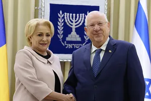 Tổng thống Klaus Iohannis và Thủ tướng Viorica Dancila (phải). Ảnh : mfa.gov.il