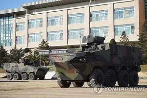 Xe bọc thép bánh lốp K808 nội địa có khả năng chống lại hỏa lực và các mối đe dọa hóa học, sinh học, phóng xạ. Ảnh: YONHAP