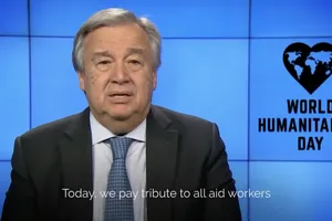 Tổng Thư ký LHQ Antonio Guterres tôn vinh các nhân viên cứu trợ nhân đạo. Ảnh: UN