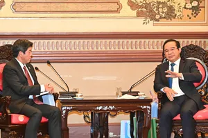 Chủ tịch UBND TPHCM Nguyễn Văn Được tiếp ông Kume Kunihide, Tân Chủ tịch Hiệp hội Doanh nghiệp Nhật Bản tại TPHCM (JCCH). Ảnh: VIỆT DŨNG 