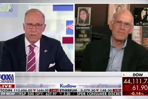 Nhà nghiên cứu cấp cao của Viện Hoover, Victor Davis Hanson, thảo luận về áp lực ngày càng tăng buộc FED phải cắt giảm lãi suất vào tháng 9. Ảnh: FOX BUSSINESS 