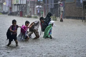 Mưa lớn ở Maharashtra Mumbai. Ảnh: NDTV