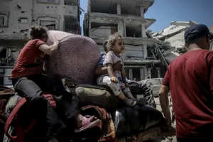 Quân đội Israel tấn công hai hướng vào Dải Gaza 