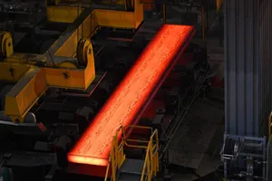 Ngành thép được xem là trọng yếu trong tiến trình khử carbon của châu Âu. Ảnh: FRANCE 24