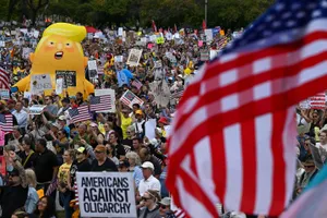 Những người biểu tình tại Công viên Grant ở Chicago. Ảnh: THE WASHINGTON POST