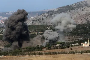 Khói bốc lên sau các cuộc không kích ở miền nam Lebanon vừa qua. Ảnh : EPA