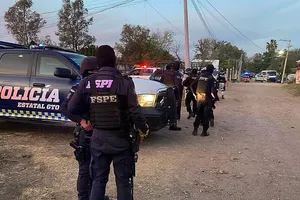 Cảnh sát phong tỏa hiện trường vụ án. Ảnh: OUTLOOK INDIA